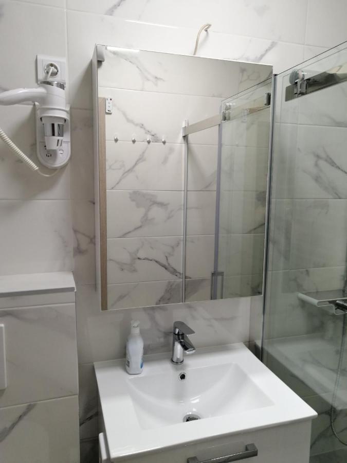 Evita Apartment Karlovac Eksteriør billede