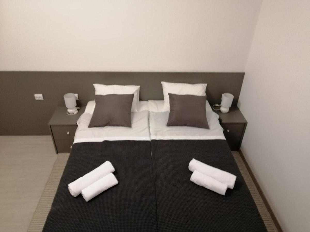 Evita Apartment Karlovac Eksteriør billede